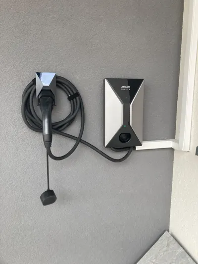 Inštalácia wallboxu pre elektromobil pri rodinnom dome v Miloslavove