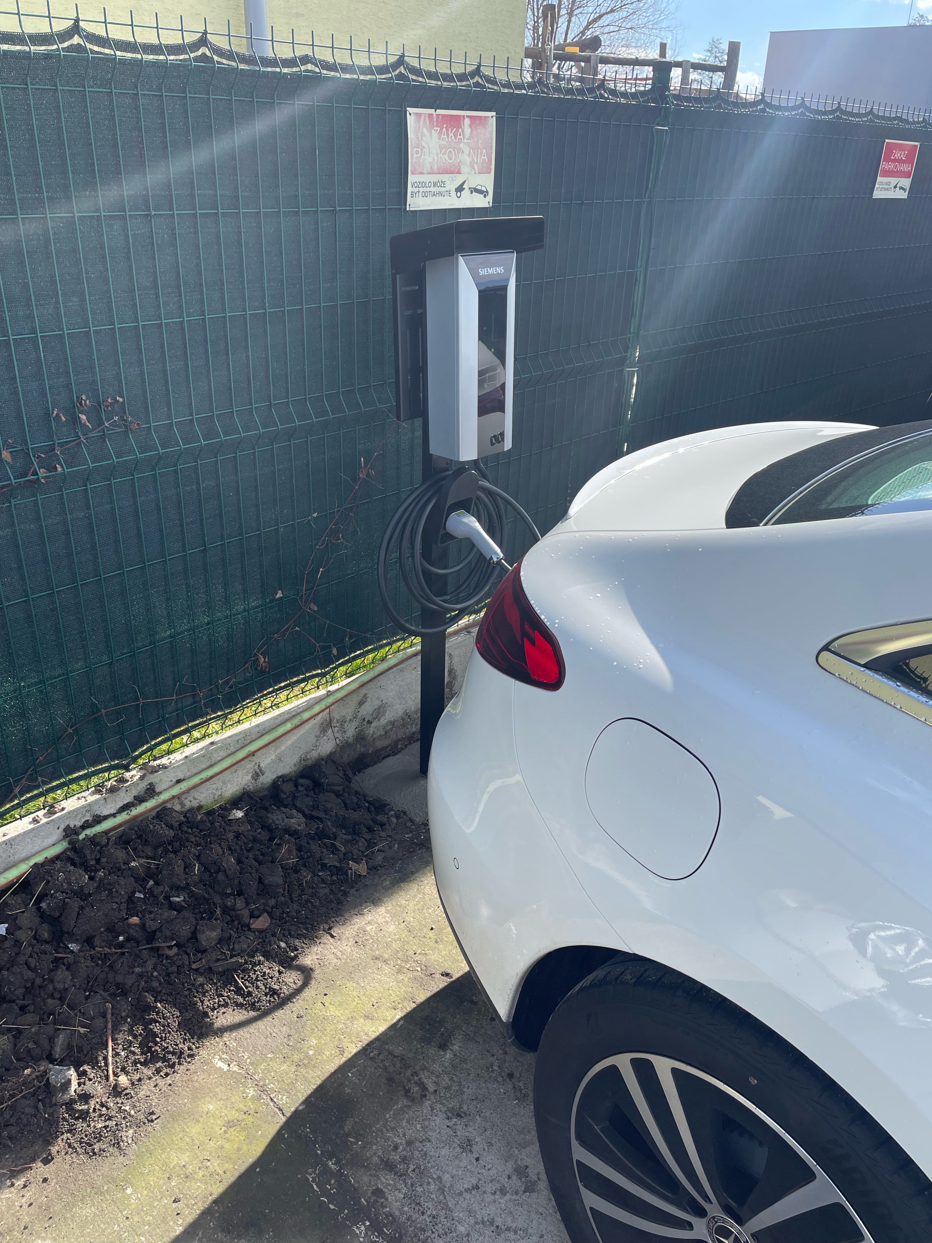 Montáž wallboxu na stene pre nabíjanie elektroauta